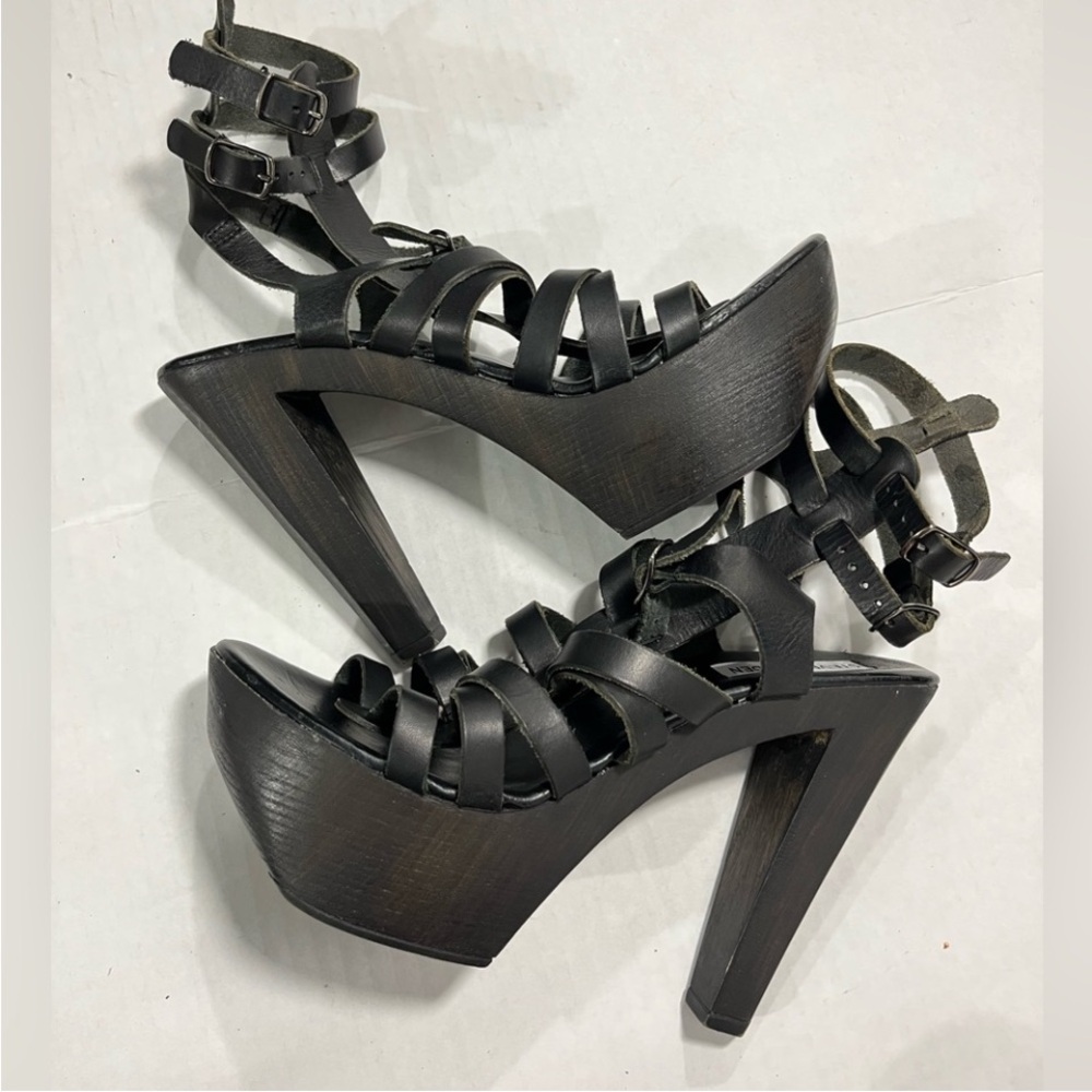 STEVE MADDEN MADE IN ITALY ODETTA LEATHER HEEL - Picture 14 of 16